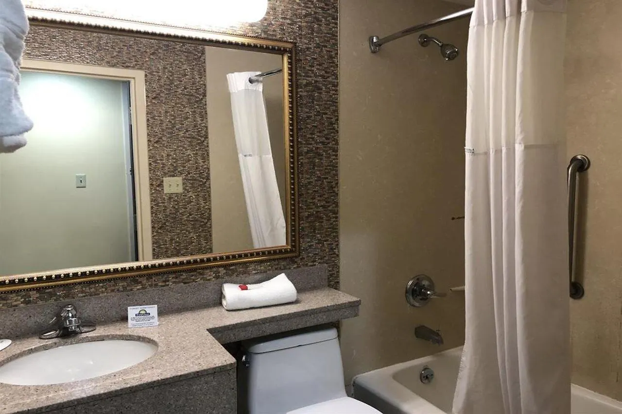 Days Inn By Wyndham Brooklyn New York Hotel
