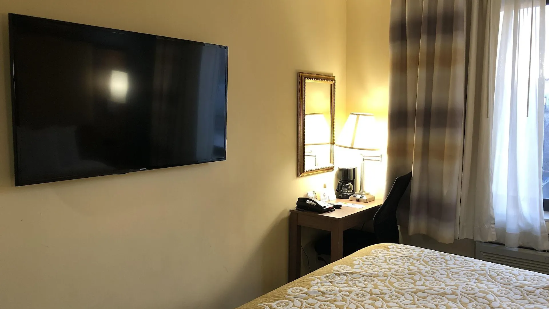 Hotel Days Inn By Wyndham Brooklyn New York