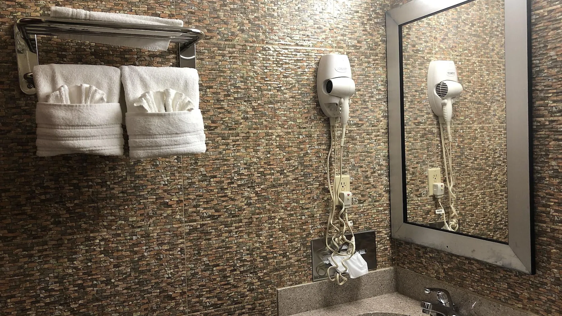 Hotel Days Inn By Wyndham Brooklyn New York