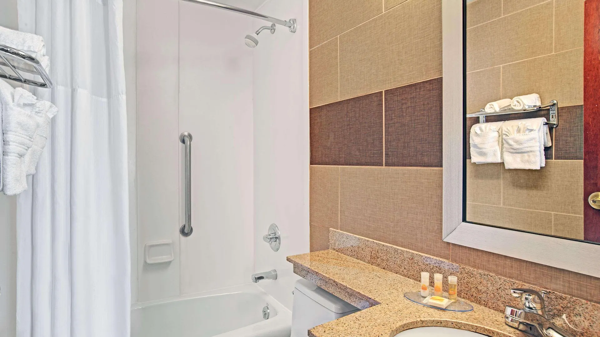 Hotel Days Inn By Wyndham Brooklyn New York