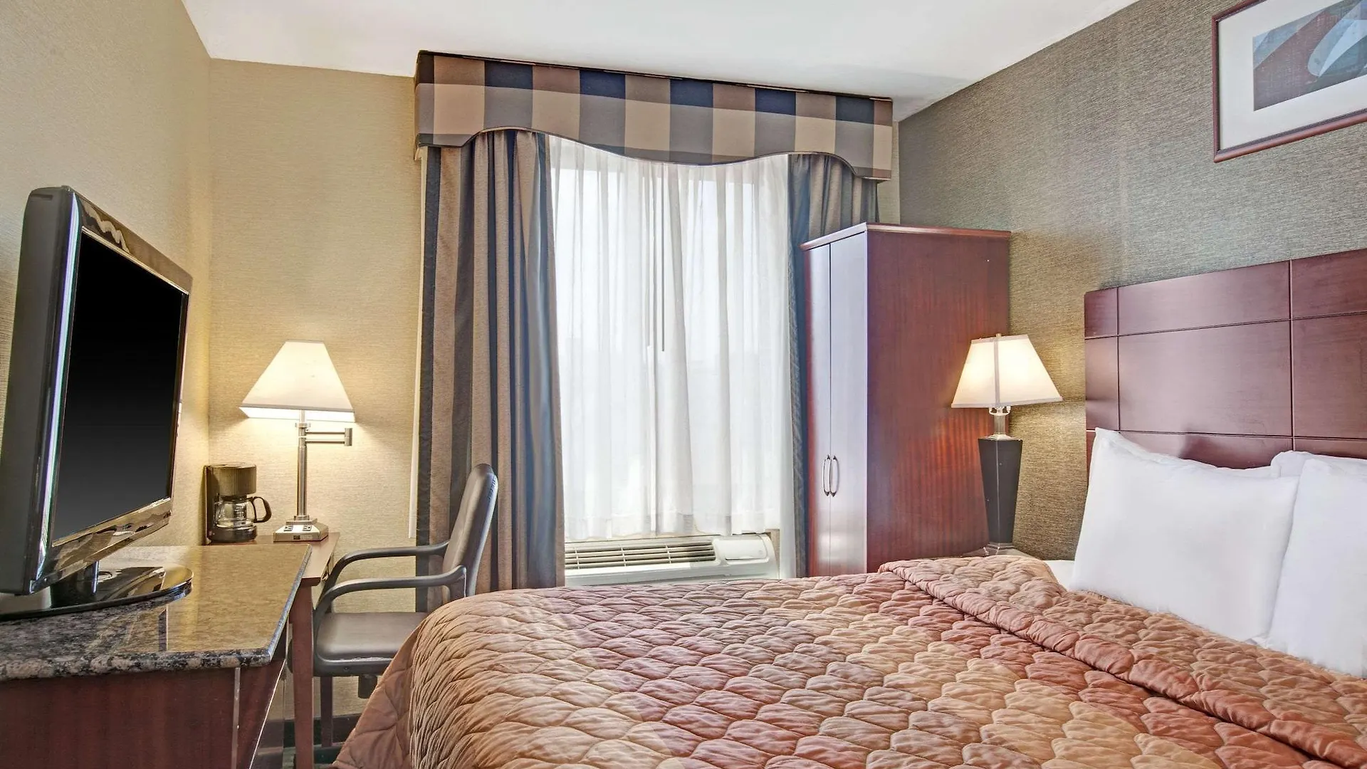 Hotel Days Inn By Wyndham Brooklyn New York
